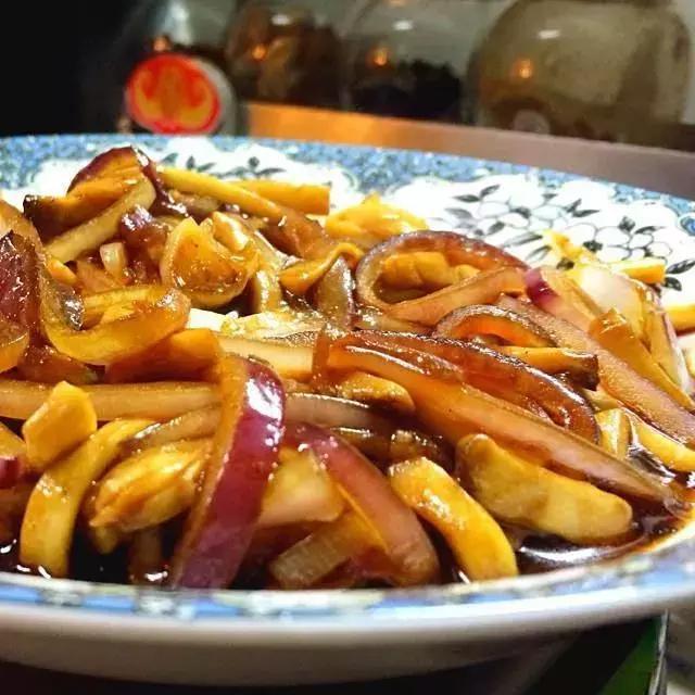 给人以温馨与欢乐的宠物日常：宠物护理人员的爱心故事