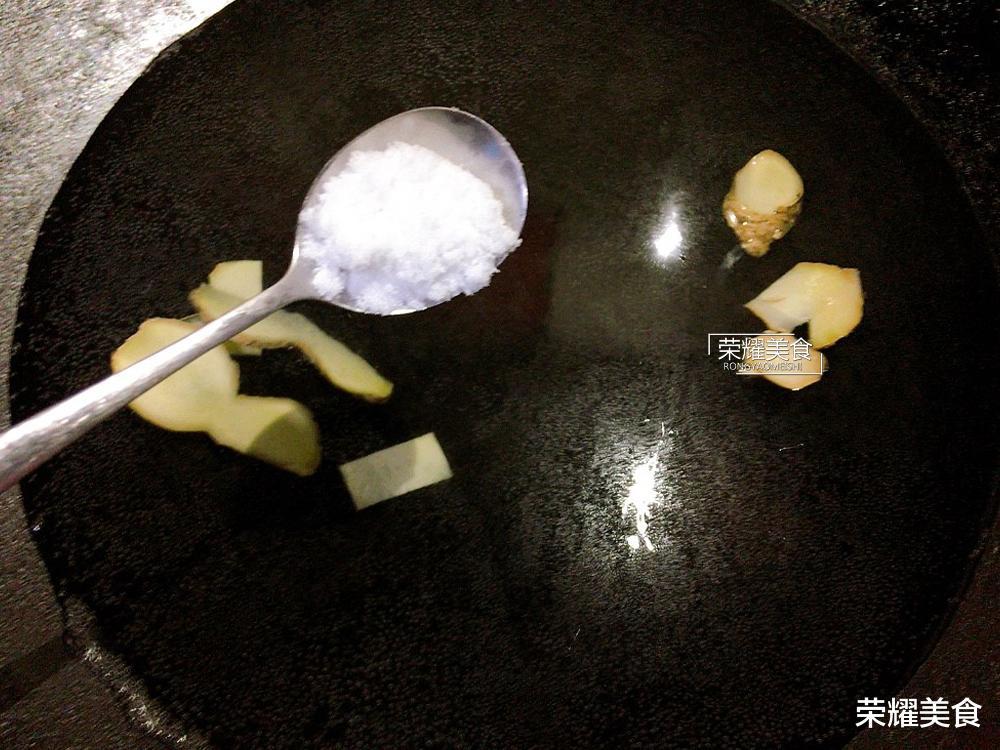 云南昆明特色小吃：一场味蕾的盛宴